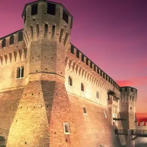 Castelli da scoprire nelle Marche. Castelli, rocche e fortificazioni nelle Marche. Un viaggio tra storia e leggenda Di Tendenza