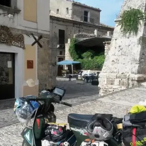 Un sogno in vespa. 5000 km disegnando l‘Italia Solo Oggi